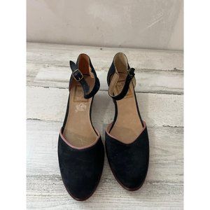 Beene Bag black suede like leather closed toe shoe with ankle strap size 7AA